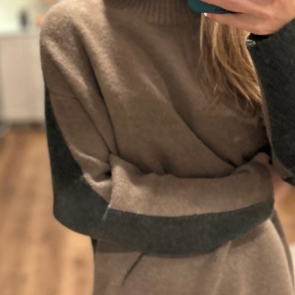 Color block Cozy Sweater Dress - Picture 4 of 4